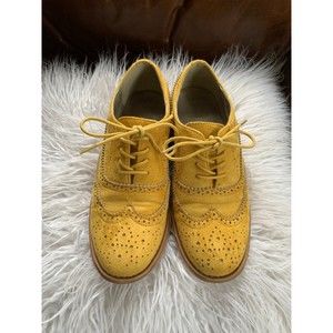 Modcloth yellow wingtip dress shoes size 8